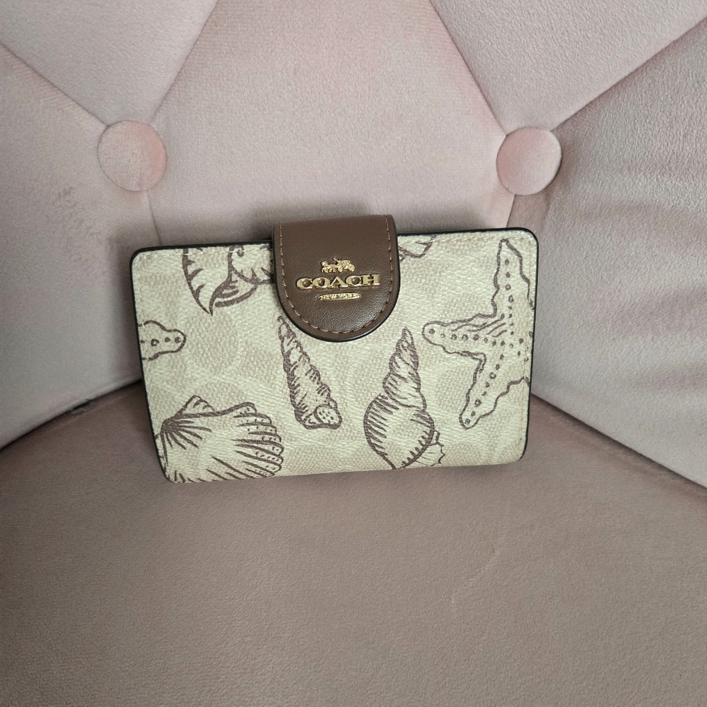 Coach Corner Zip Wallet In Signature Canvas Sea Shell Print